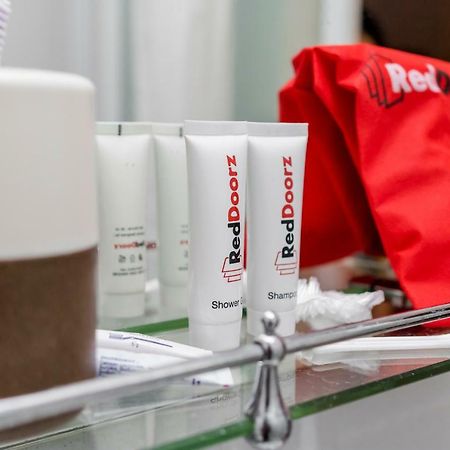 Reddoorz Near Ben Thanh Market 3 Хошимин Екстериор снимка
